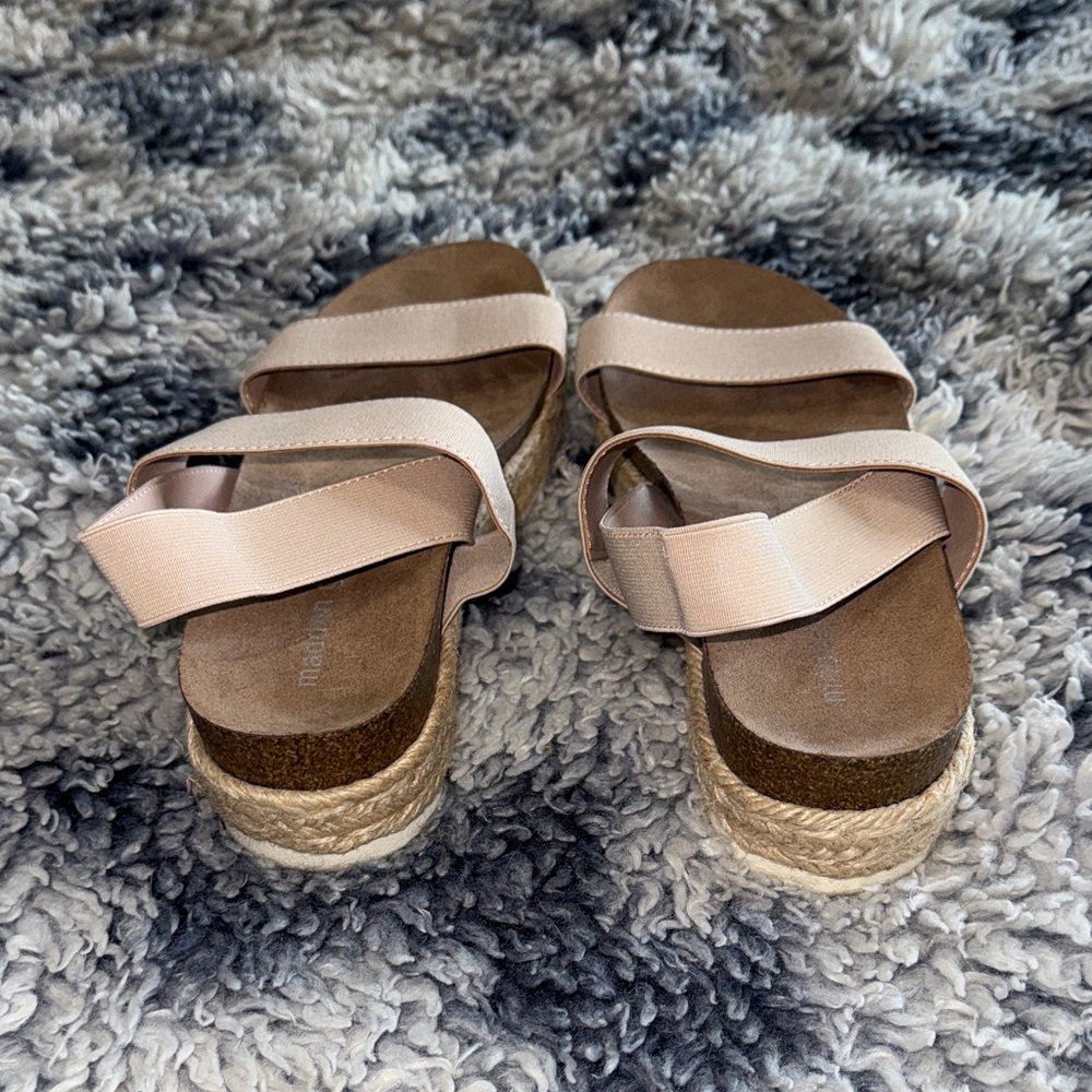 ⭐️3/$25⭐️ Madden Girl flat platform Women's Sandals - Picture 5 of 9